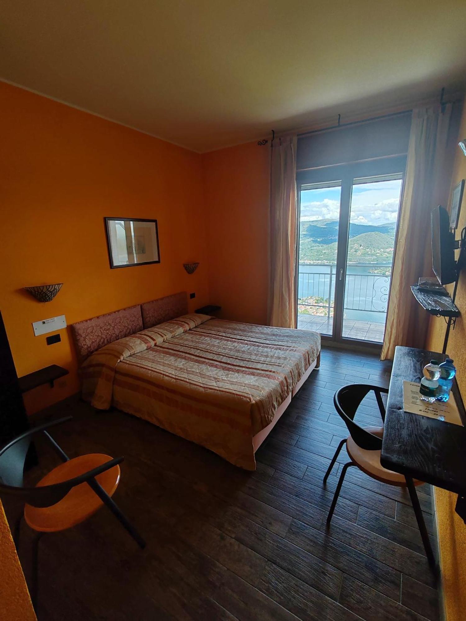 Hotel Panoramico Lago D'Orta (Adults Only) Madonna Del Sasso Eksteriør billede
