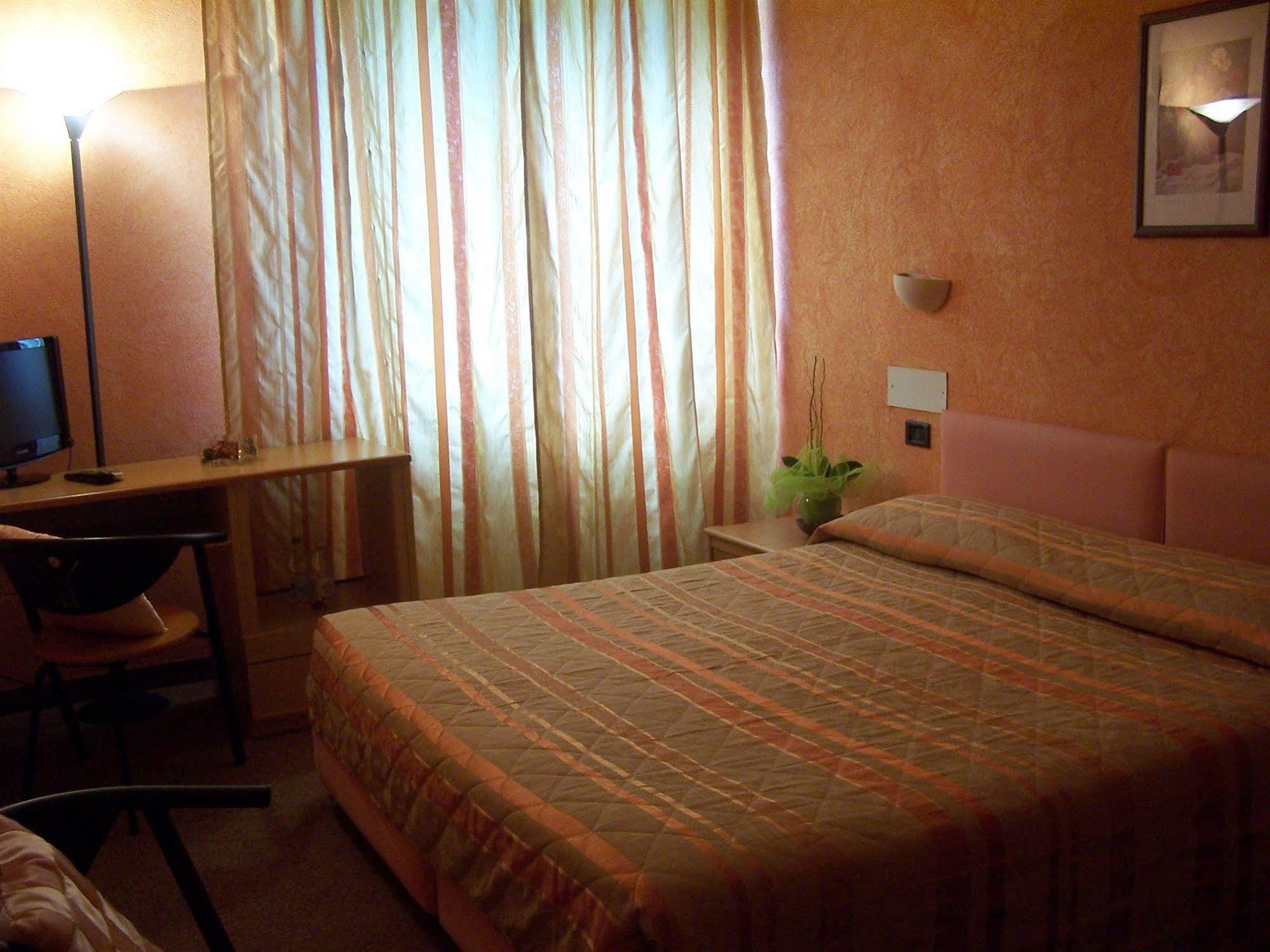 Hotel Panoramico Lago D'Orta (Adults Only) Madonna Del Sasso Eksteriør billede